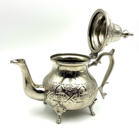 Elegant Silver Teapot and Tray Set - Picture 3 of 6